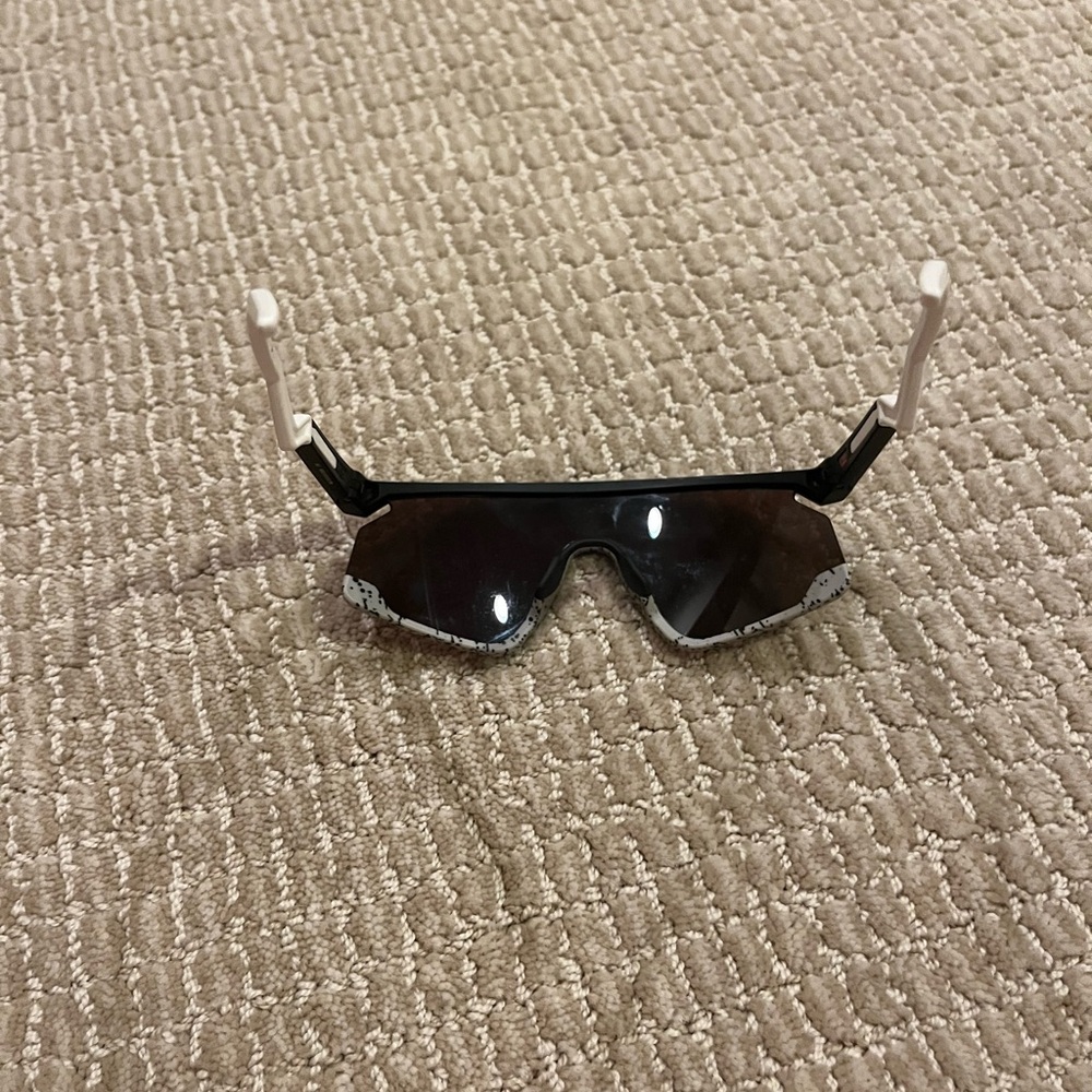 Oakley Kids Sunglasses with Blue and Black Frame - Picture 3 of 5